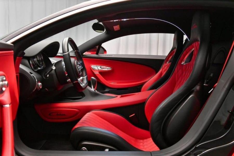 Интерьер Bugatti Chiron 2019 года  (фото 15 из 29)